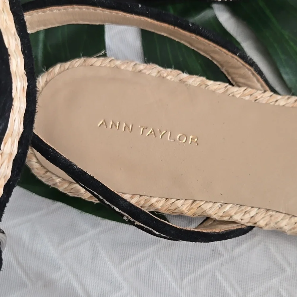 Ann Taylor Adley Pompom Women's Black and Tan Resortwear Sandals Summer Shoes